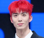 SF9 휘영, 장발에 이어 붉은 머리도 찰떡 소화 [SE★포토]