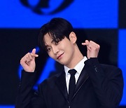 SF9 로운, 심쿵 눈맞춤 [포토]