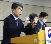 '늘봄학교 운영' 질문에 답변하는 이주호 부총리