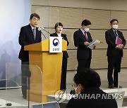 '늘봄학교 운영' 질문에 답변하는 이주호 부총리