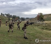 "러시아에 복수를" 우크라 전쟁에 뛰어든 주변국 자원자들