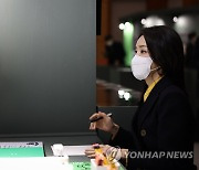 김건희 여사, 靑전시 관람…"문학이 앞서면 다른 문화도 따라가"