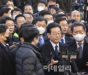 12시간 檢조사 마친 이재명 "결국 법정서 진실 가려질 것"(상보)