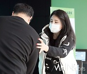 [Ms포토]윤민정 '어드레스가 불편해 보여요'