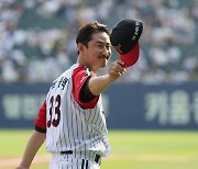 '영구결번 LG 전설' 박용택, KBO 신인 OT 강사 변신