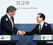 한미 외교차관 협의… "IRA '차별적 조치' 완화 노력 계속"