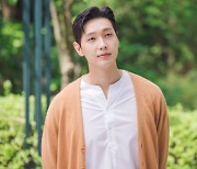 지현우, 신생 로얄티이엔엠 새 둥지…10년 배우-매니저 인연