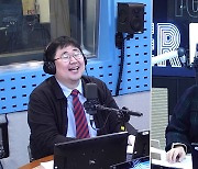 곽재식 "블랙홀의 특이점, 블랙홀 연구자들에게 제일 골치 아픈 문제" (철파엠)