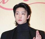 [포토] 세븐틴 디에잇 '손인사가 이렇게 멋있을 일?'