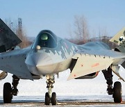 러, 최신예 전투기 Su-57 띄웠다…벨라루스와 공군연합훈련도