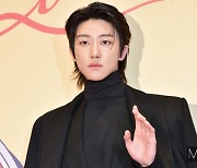 [머니S포토] 세븐틴 디에잇, 손인사도 시크매력 폴폴