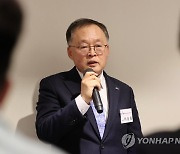 기자단 간담회 참석한 이상률 원장