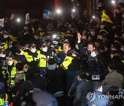 검찰조사 마치고 떠나는 이재명 대표