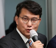 신년 인사말 하는 윤상현 의원