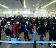 中이민국 "중국인 입국 차별 조치…韓·日 경유비자 면제 금지"(상보)