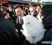 인천 찾은 이재명 "사적 복수에 공적 권한 사용하는 게 도둑"