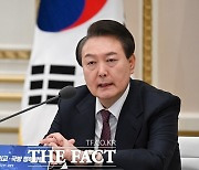 尹 "고용 세습은 '현대판 음서제'…노조 '비상식적 관행' 뿌리 뽑아야"