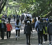 꼬박 7시간 '등산 면접' 논란…"채용갑질vs기업자유"