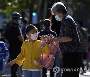 `세 자녀` 허용에도 급감 중국 인구...작년 출생아 수 1000만명, 사상 최저