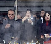 대구 서문시장 찾아 어묵 시식하는 김건희 여사