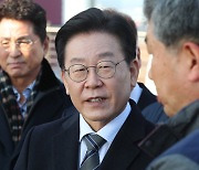 인천신항 찾은 이재명 당 대표