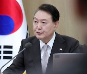 윤대통령 "노노착취, 현대문명서 있을 수 없는 일"