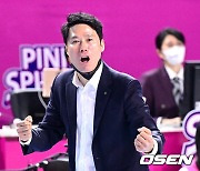 두 주먹 불끈 쥔 현대건설 강성형 감독, '패배는 없다' [사진]