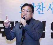 정진석 "대통령과 각 세우면 지도부 자격 없어"