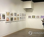 두산, '시간여행자' 전시회 개최