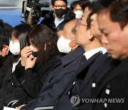 '붕괴사고 1주기' 눈물의 추모식