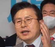 서울시당 신년인사회에서 건배사하는 황교안 미래통합당 전 대표