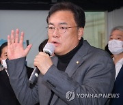 신년인사하는 정진석 비상대책위원장