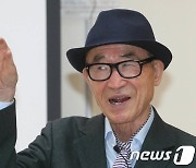 고은 시인, 해명·사과없는 5년만의 문단 복귀에 작가·시민 '99.3%' 반대