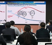 세계경제 전망과 정책 방향 설명