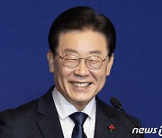 檢, 이재명 '대장동·성남FC 패키지 영장' 고심…추가소환 촉각