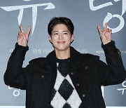 [포토] 박보검 '토끼 포즈 이렇게 하는 거 맞나요?'