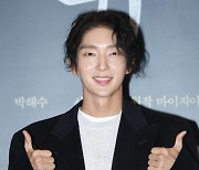 [포토] 이준기 '유령 쌍따봉'