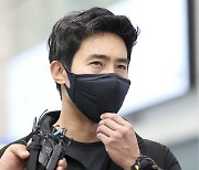 "러와 싸우겠다"에 달린 악플 450건…이근, 싹 다 고소했다