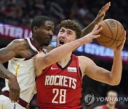 [NBA] '터키산 요키치?' 센군에 쏟아지는 슈퍼스타들의 찬사