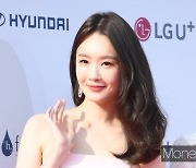 "초봉 3000만원으로 조정"… '열정페이 논란' 강민경, 거듭 해명