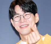 이상윤, 심쿵 하트~[포토엔HD]