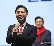 인사말하는 지성호 의원