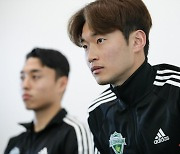 '월드컵 2701호' 이야기에 말 아낀 전북 김진수와 조규성