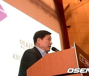 KBO 허구연 총재, '2023 신인 선수들에게 전하는 당부의 말' [사진]