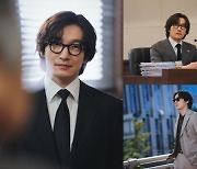 ‘신성한 이혼’ 조승우, 예술가 포스 변호사 스틸컷 공개