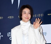 [T포토] 진서연 '여유 넘치는 인사'