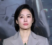 "故 강수연 덕분에"…김현주·류경수, 눈물로 추억한 '정이' [종힙]