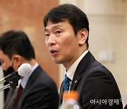 이복현 "은행, 가산금리 조정 여력…금리 부담 살펴야"