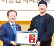 생일날 받기보다 베푼 이승기…적십자사에 5억5000만원 기부