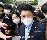 “대통령 위하는 척 위선 친윤 위장한 반윤“…장제원, 나경원 직격